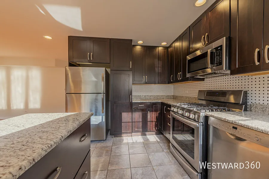 Massive townhome in Wilmette w/parking included! — Photo 3
