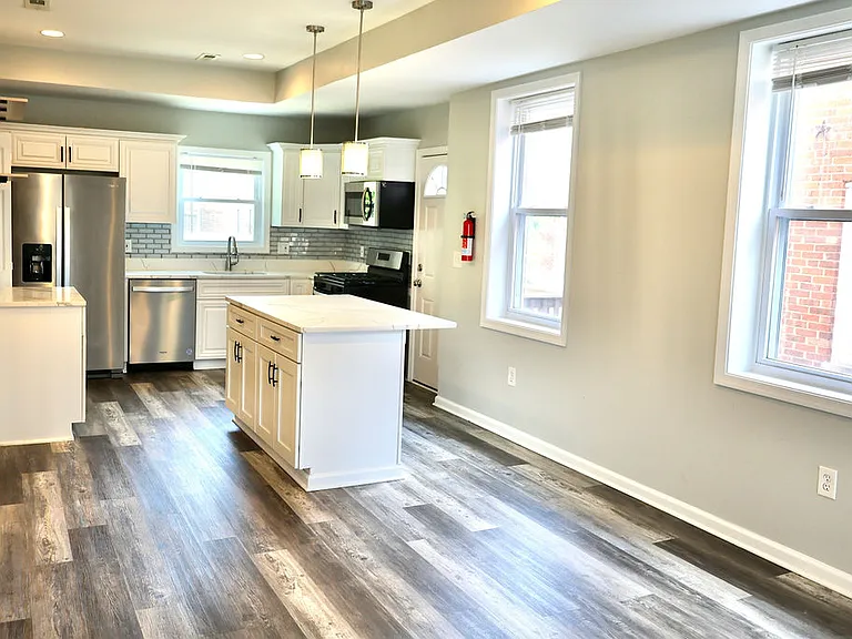 715 Somerset Pl NW — Photo 6
