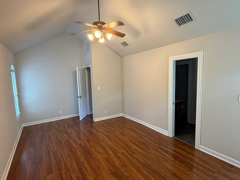 809 Howard St — Photo 3