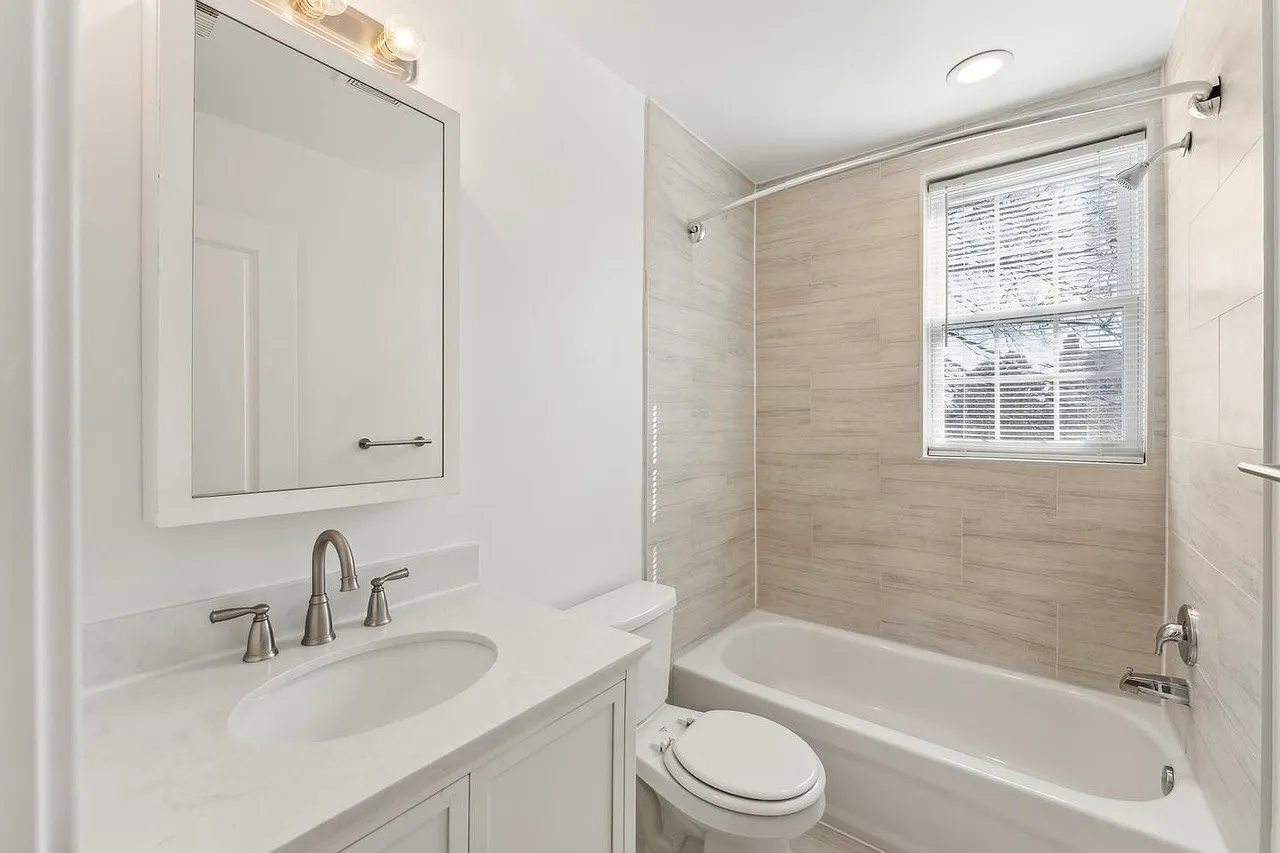 2 bed, 800 sqft, $1,799 — Photo 3