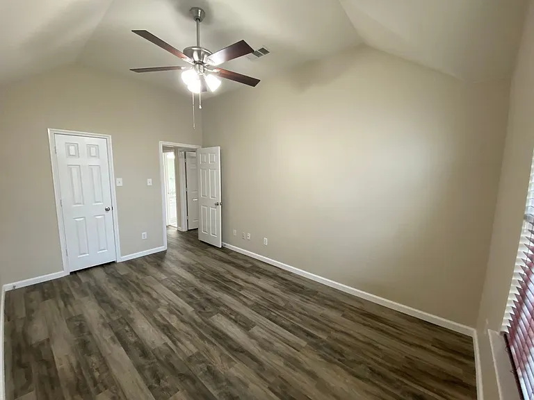 5668 Imperial Meadow Dr — Photo 36