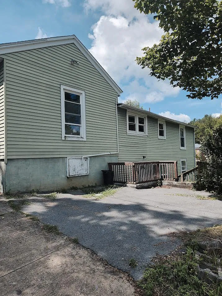1 bed, 1.0 bath, 962 sqft, $650 — Photo 1