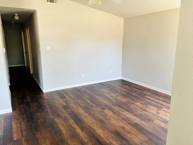 811 Memorial Dr — Photo 4