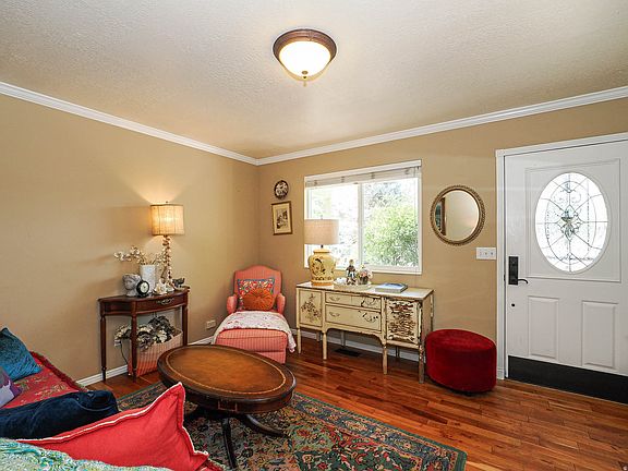 5th image of 937 E Forest View Ave