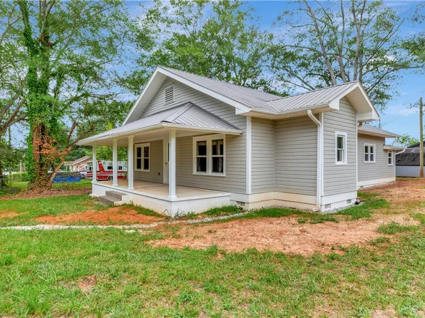 120 N Pew St, Westminster, SC 29693