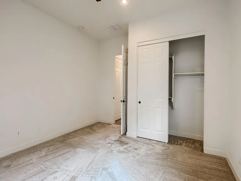 1005 E Paseo Way — Photo 37