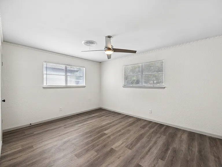 232 Hallmark Dr W — Photo 11