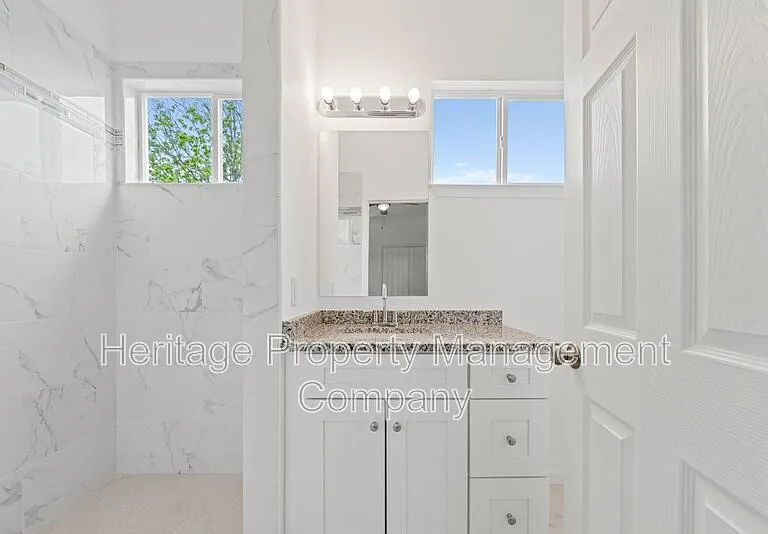 323 Gabriel #1-unit 201 — Photo 24