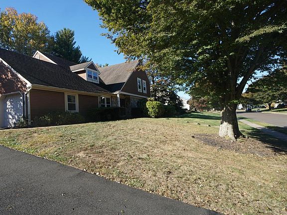 4th image of 1253 Lexington Dr