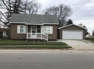 421 N Vine St, Arthur, IL 61911