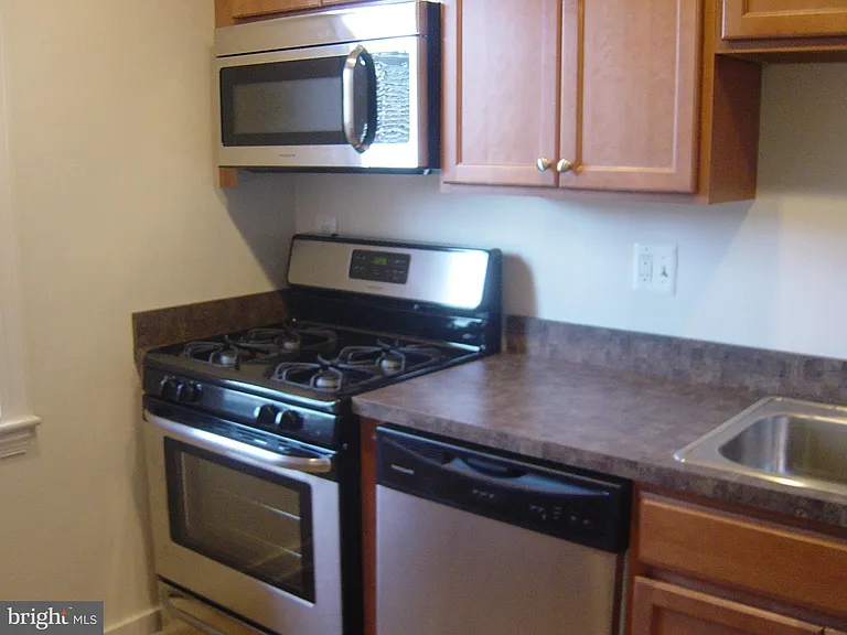 6604 10th St #B1 — Photo 3