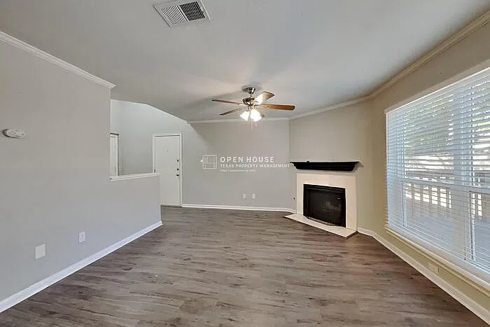 3 bed, 2.5 bath, 1622 sqft, $1,990 — Photo 3