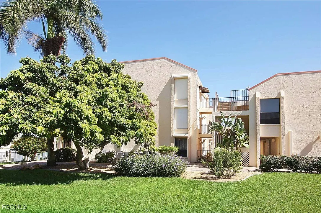2 bed, 2.0 bath, 1296 sqft, $3,600 — Photo 2