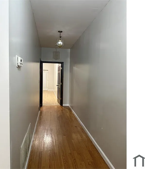 1104 Avenue C — Photo 4