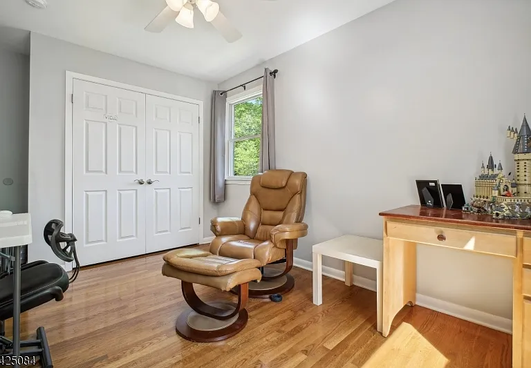 195 Chaucer Dr — Photo 14