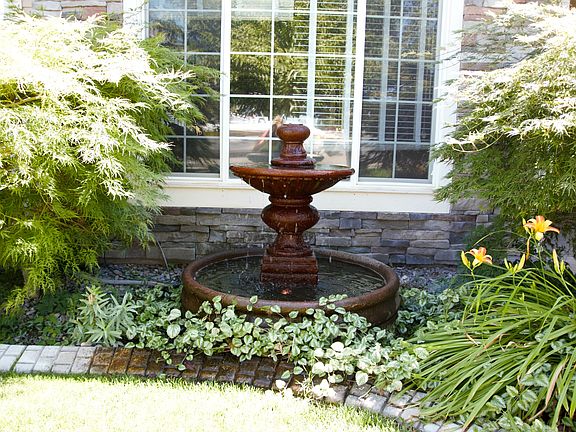 Water fountain in front