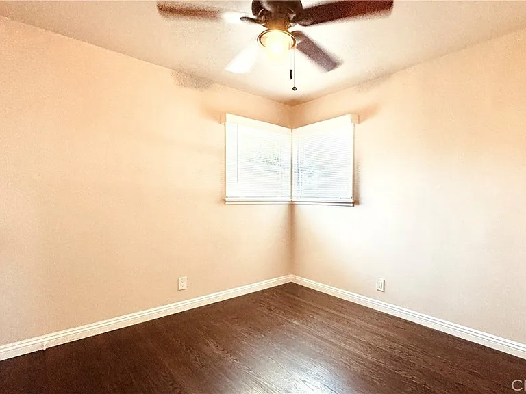 240 N Shamrock Ave — Photo 13
