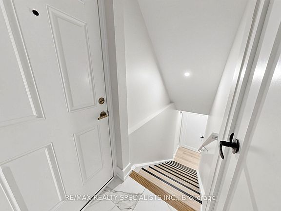 4th image of 848 Sumac Cres #Basement