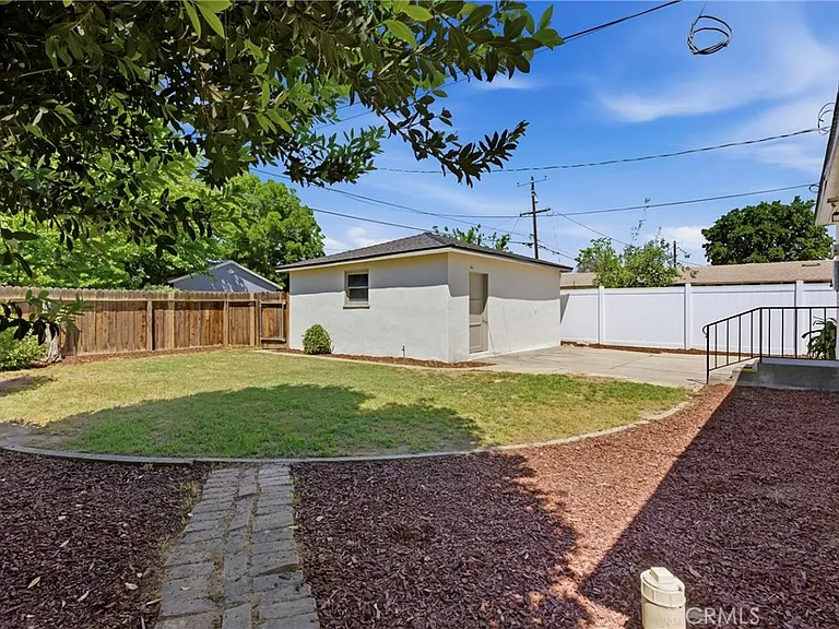 2715 Cedar St — Photo 35