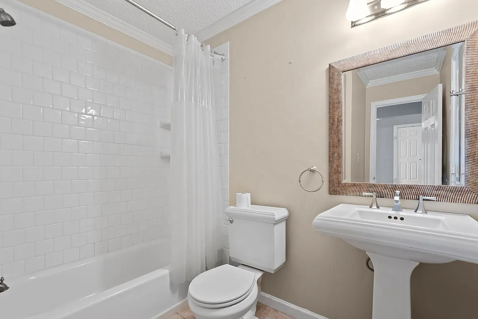 2 bed, 1115 sqft, $2,600 — Photo 3