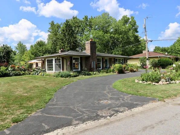 901 Valley Dr, Crawfordsville, IN 47933