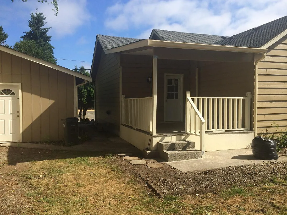 3 bed, 1217 sqft, $2,400 — Photo 3