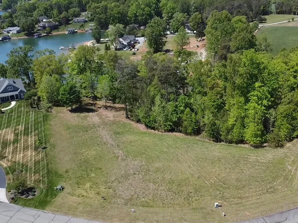 2 Harbor Island Ln, Moneta, VA 24121