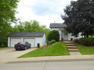 1834 Old Mill Rd, Dubuque, IA 52003