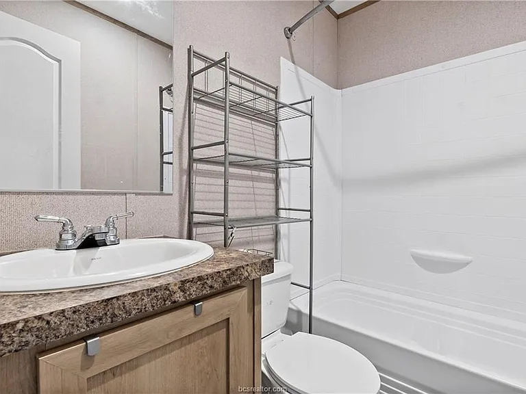3933 N Graham Rd — Photo 16