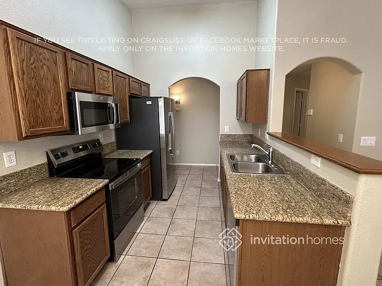 16661 W Latham St — Photo 5