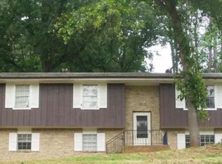 600 Navarre Dr, Stone Mountain, GA 30087