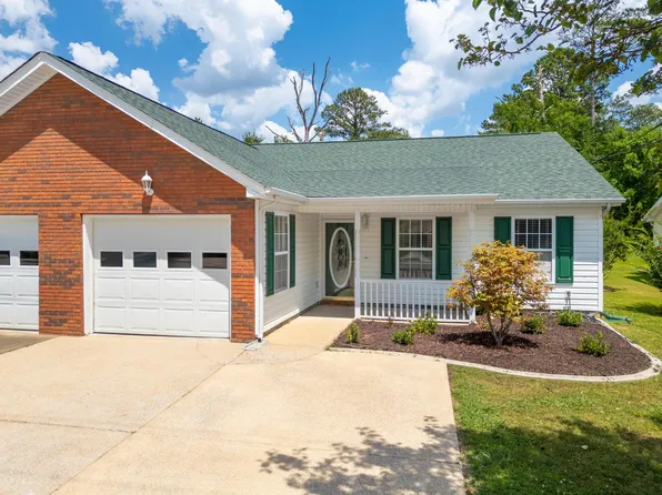585 Flagstone Dr, Rossville, GA 30741