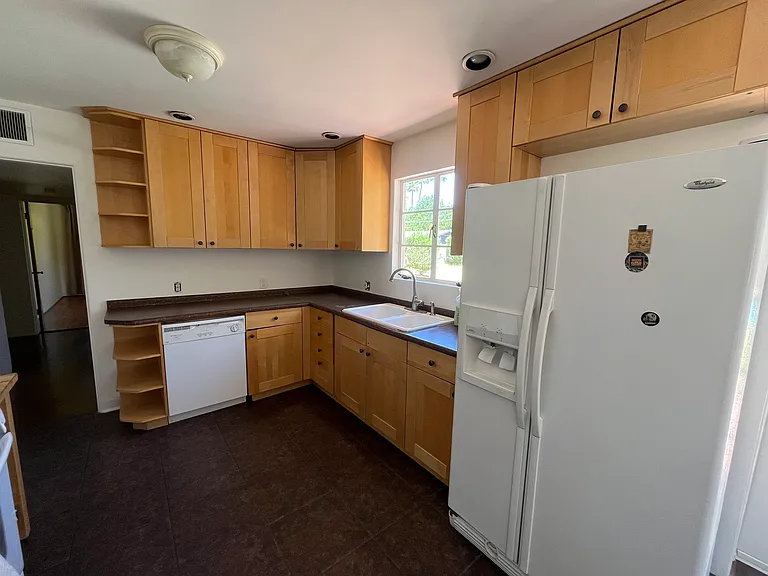 4126 E Oak St — Photo 4