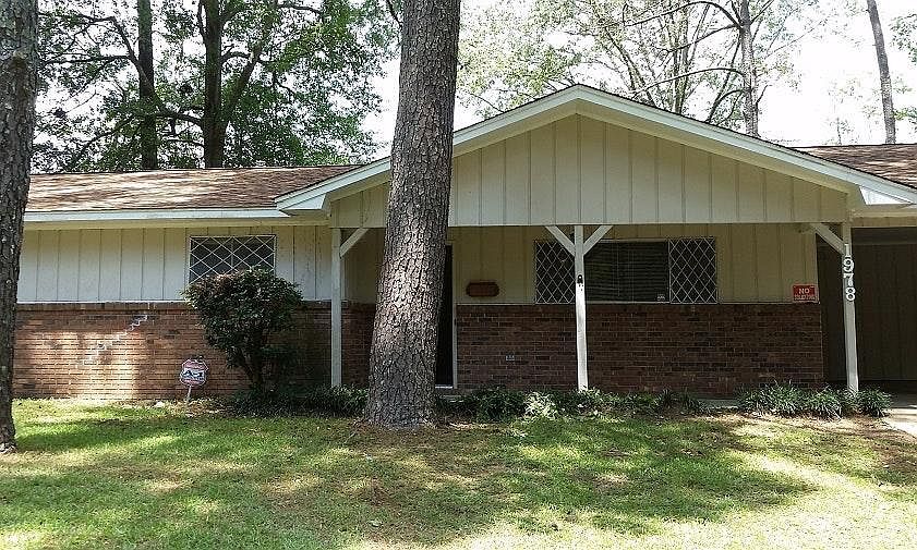 1st image of 1978 Longwood Dr