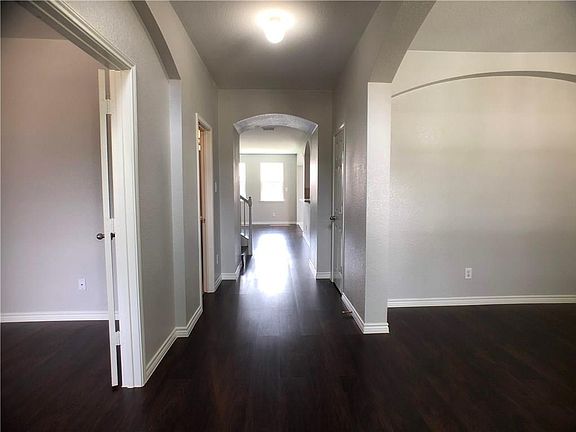 5th image of 228 Tanglewood Pl