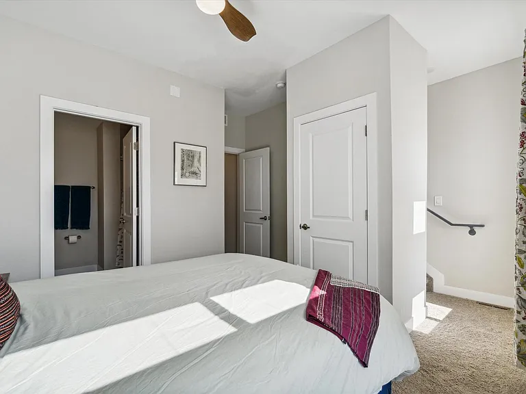 2nd bedroom