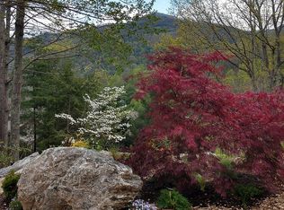 1537 Country Club Dr, Maggie Valley, NC 28751