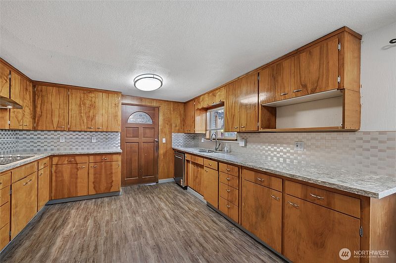 5th image of 702 E 51st Street