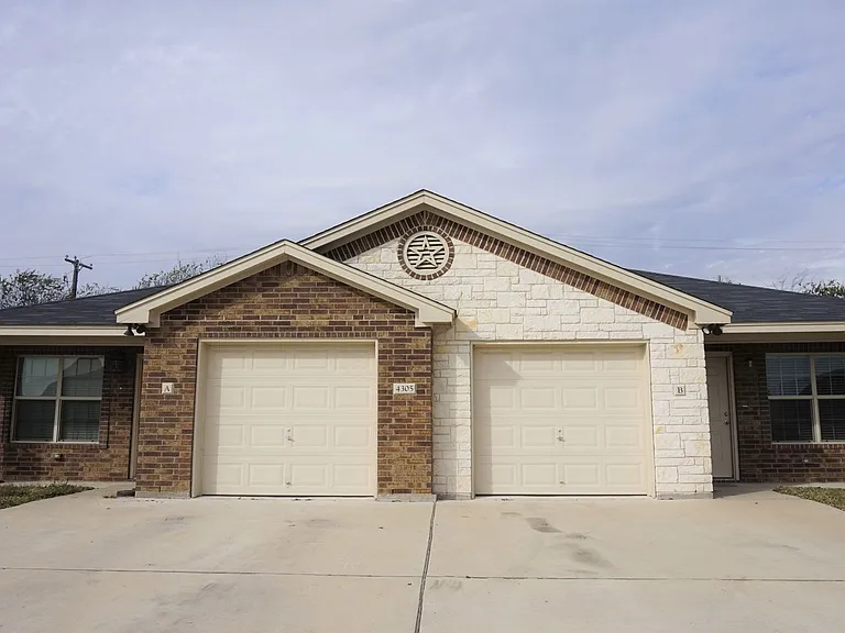 4305 Cambridge Dr — Photo 1