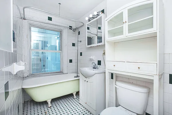 Rented by Arvik Group Real Estate | media 9