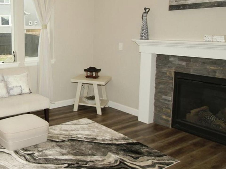 2nd image of 6072 Nash Dr