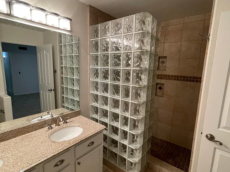 4709 E Abraham Ln — Photo 10