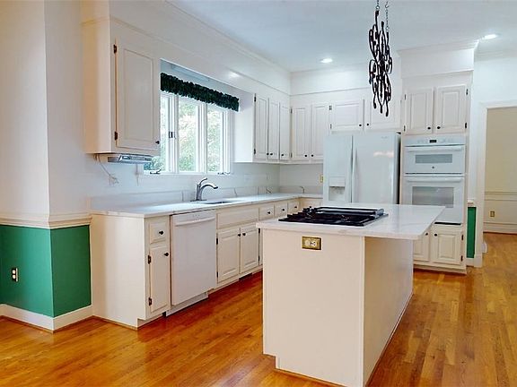 5th image of 9194 Ivy Banks Dr