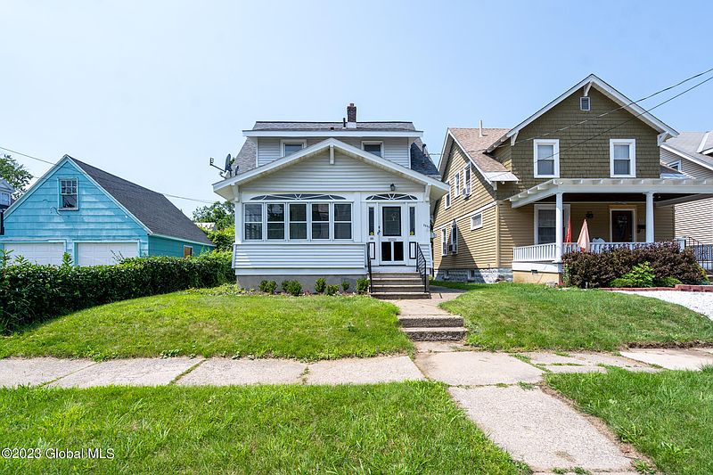 2nd image of 1111 Phoenix Avenue