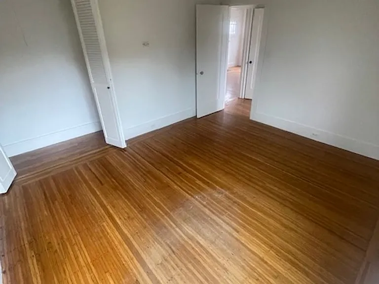1424 E 20th St — Photo 30