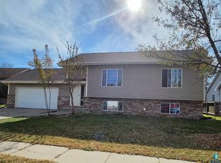 5013 E 4th St, Sioux Falls, SD 57110