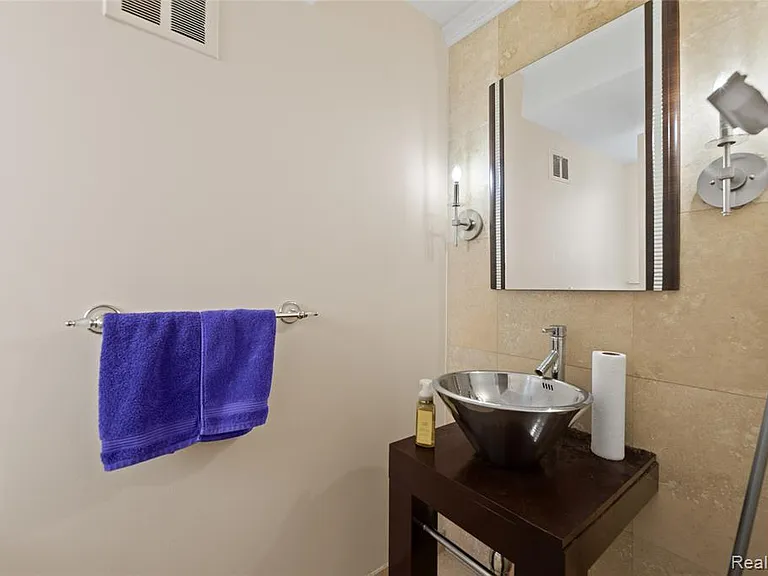 676 Sheffield Rd — Photo 14