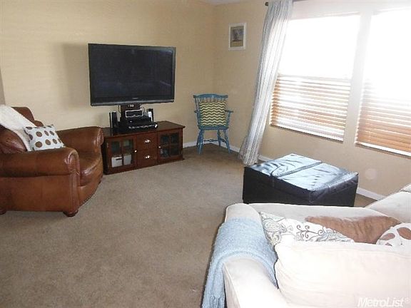4th image of 4196 Rockwood St