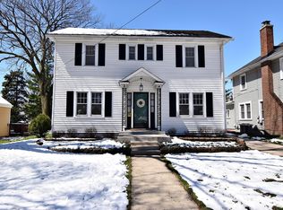 63 Lancaster Ave, Aurora, IL 60506