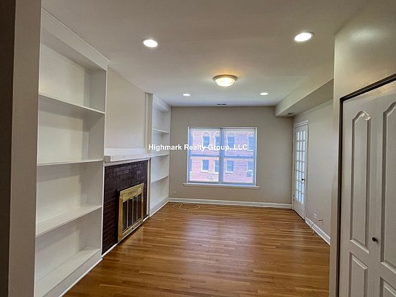4th image of 7462 N Greenview Ave #3A